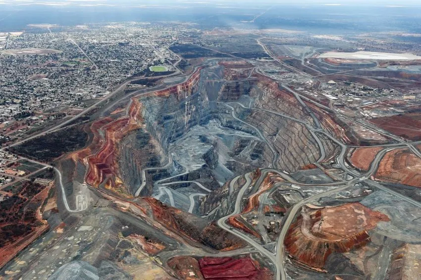 Open pit mining at the Kalgoolie Super Pit